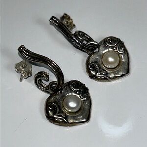 NWOT Sterling Silver White Mobe Peal Heart Dangle Earrings